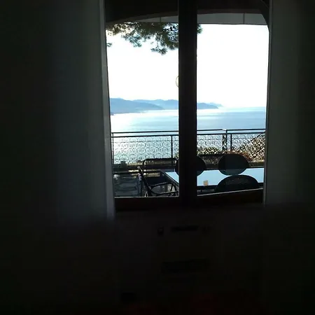 Portofino Est Lovely